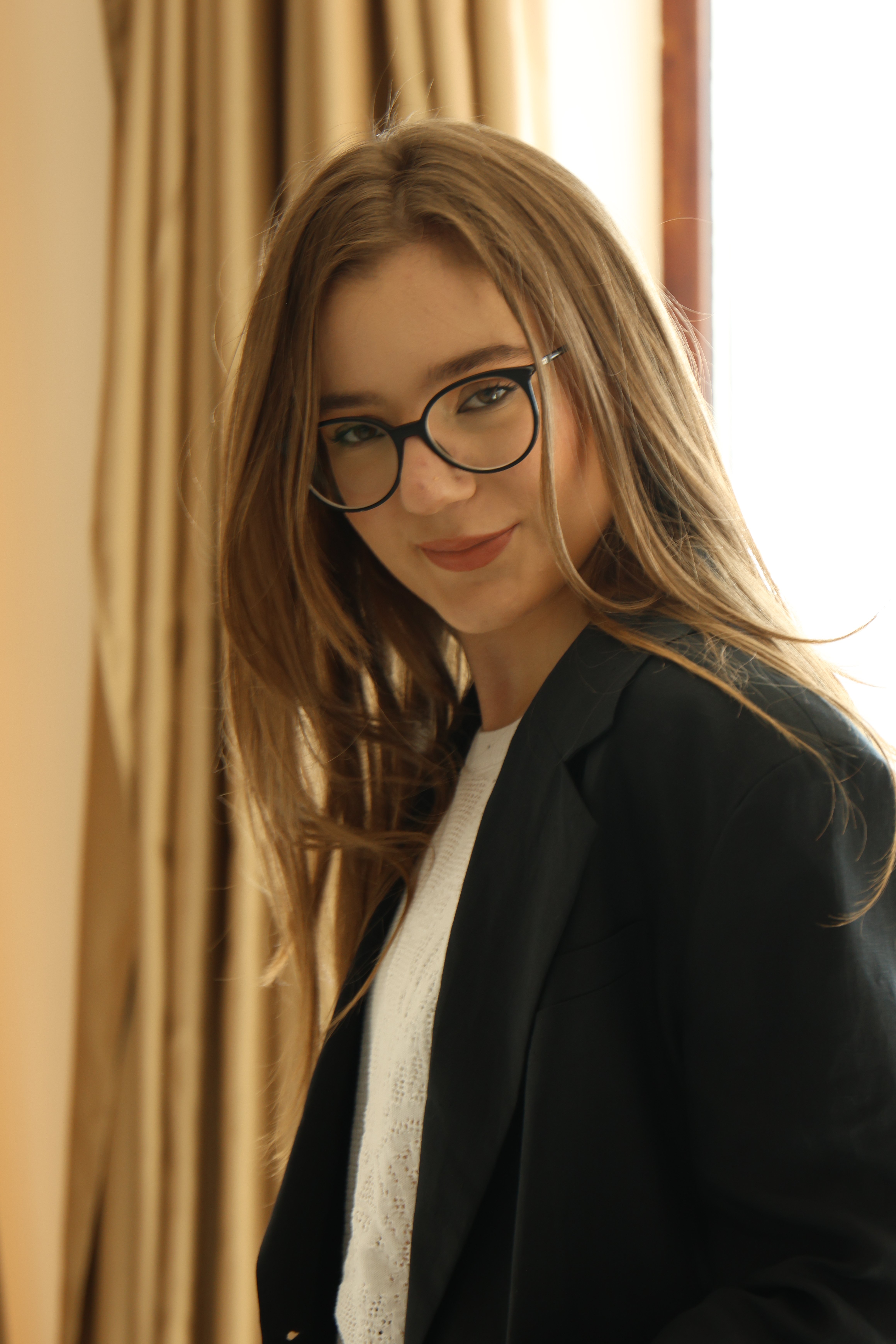 Olena Yara - Curator